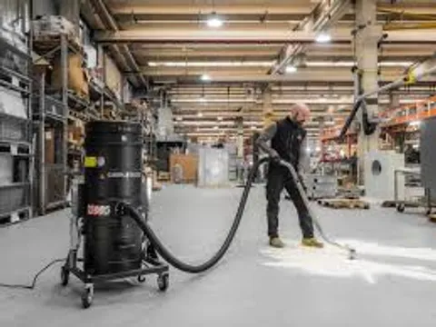 Industrial vacuums
